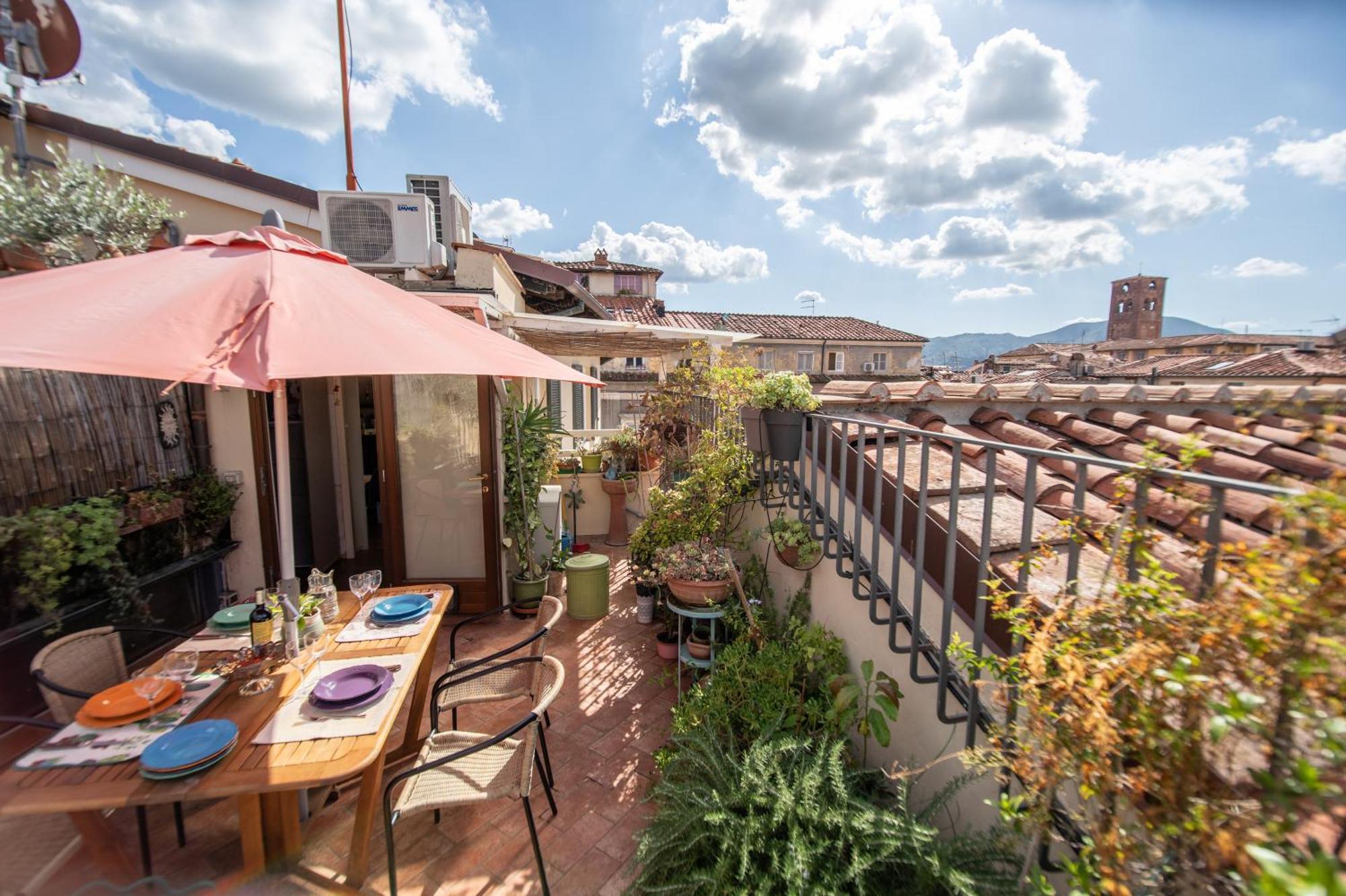 Residenza Al Pavone Luxury With Terrace Apartment Лука Екстериор снимка