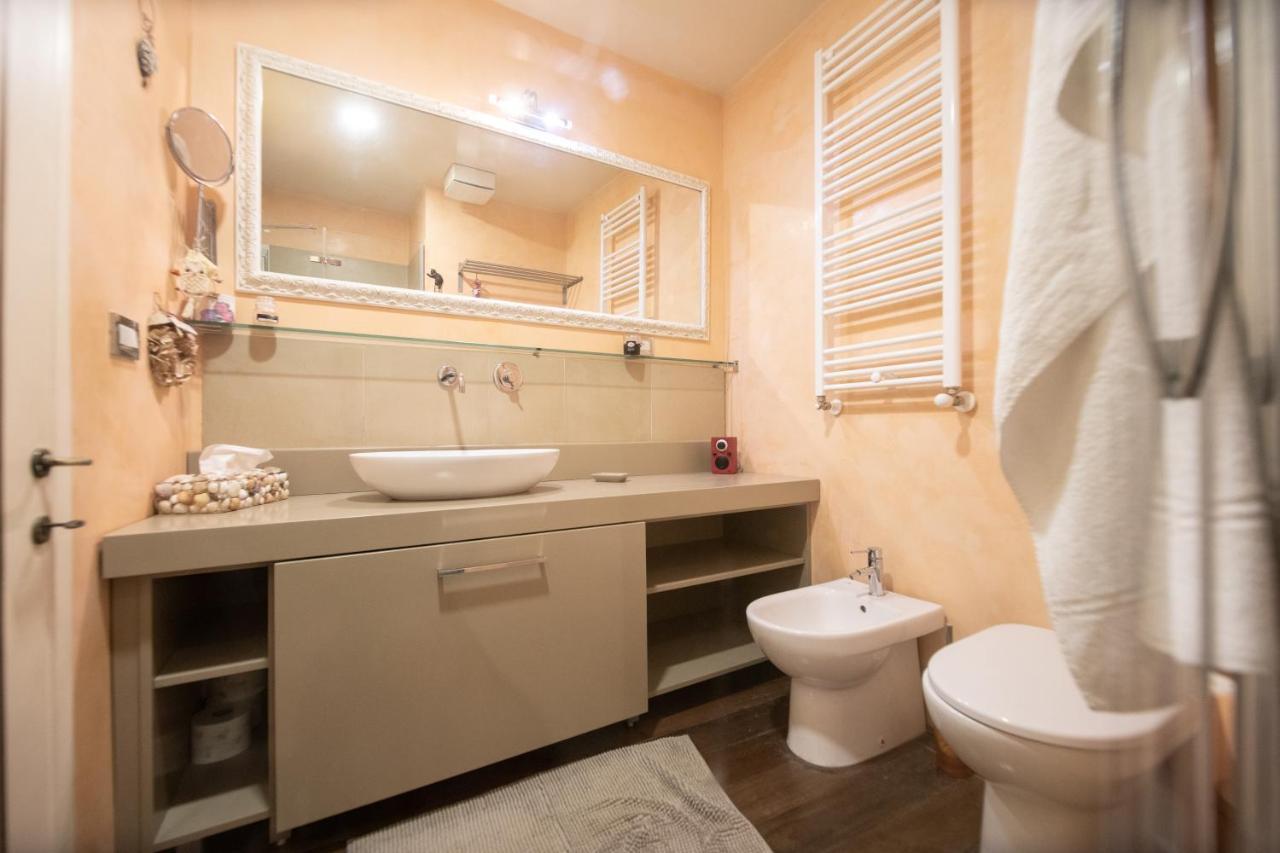 Residenza Al Pavone Luxury With Terrace Apartment Лука Екстериор снимка