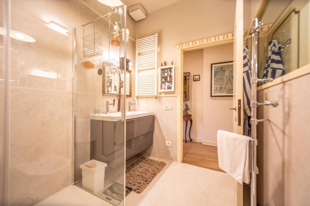 Residenza Al Pavone Luxury With Terrace Apartment Лука Екстериор снимка