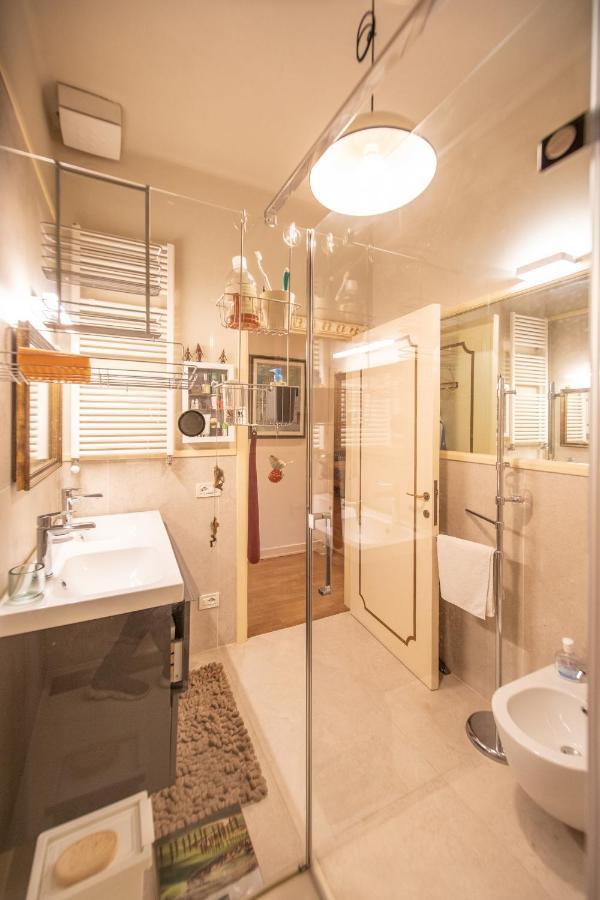 Residenza Al Pavone Luxury With Terrace Apartment Лука Екстериор снимка