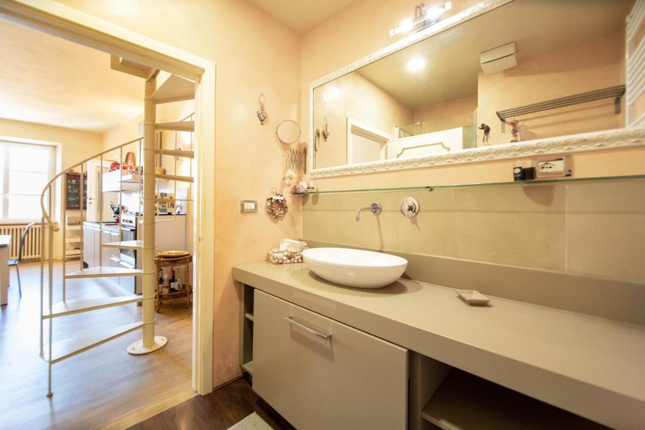 Residenza Al Pavone Luxury With Terrace Apartment Лука Екстериор снимка