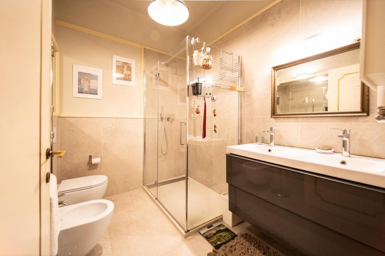 Residenza Al Pavone Luxury With Terrace Apartment Лука Екстериор снимка